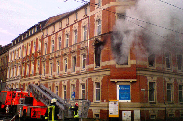 Brand in einem leerstehenden Wohnhaus auf der Pausaer Straße