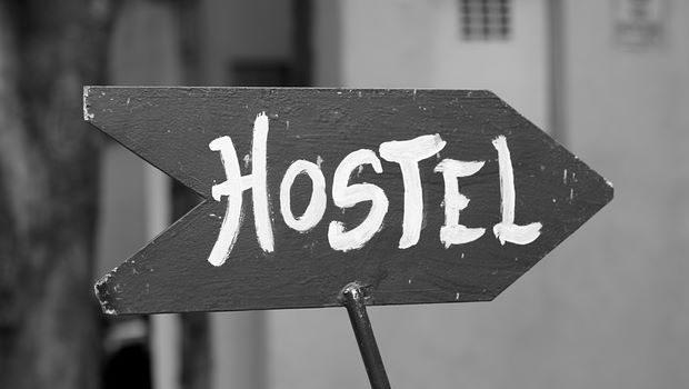 Junge Reisende setzen auf Hostels