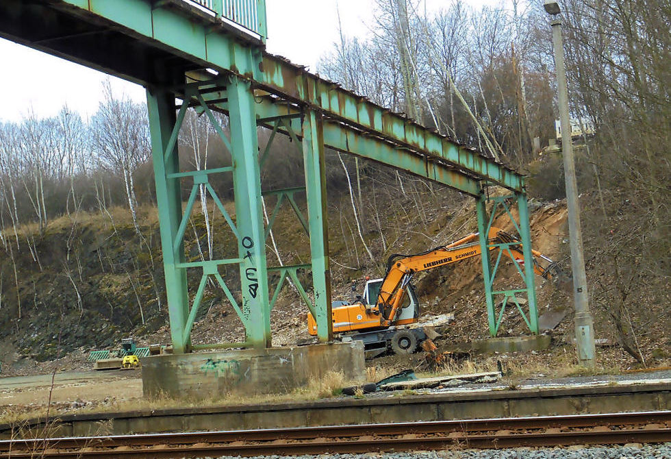 Chrieschwitz: Alte Bahn-Brücke wird abgerissen