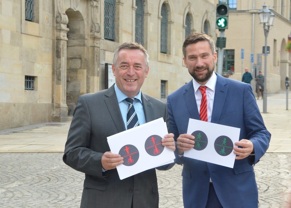 Plauen bekommt Vater und Sohn als Ampelmännchen