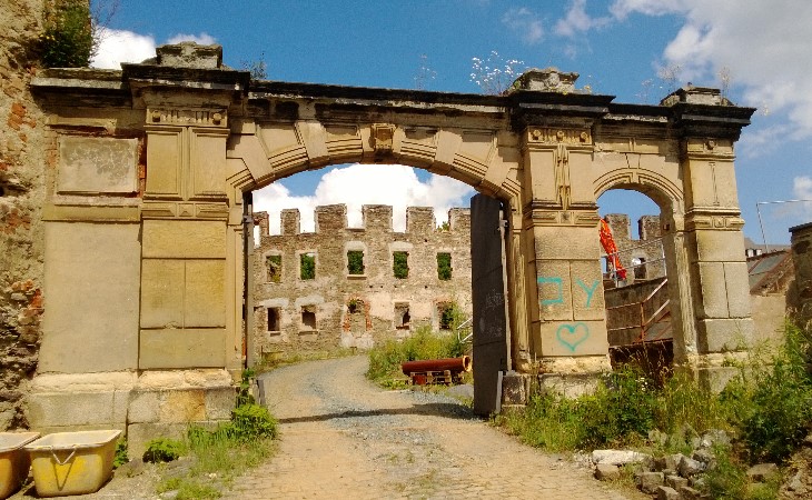 Campus Amtsberg Plauen: Historisches Eingangsportal wird saniert 