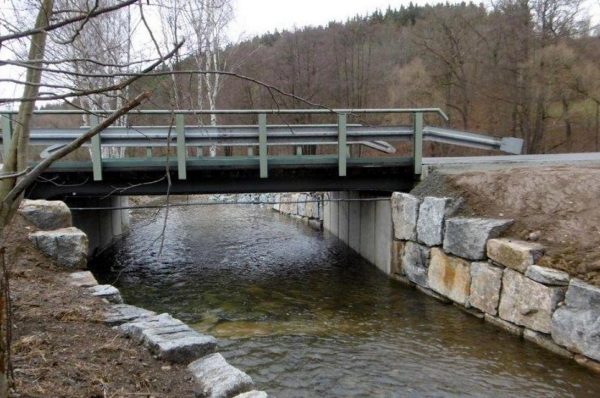 Hundsgrün: Zerstörte Brücke ist wieder befahrbar