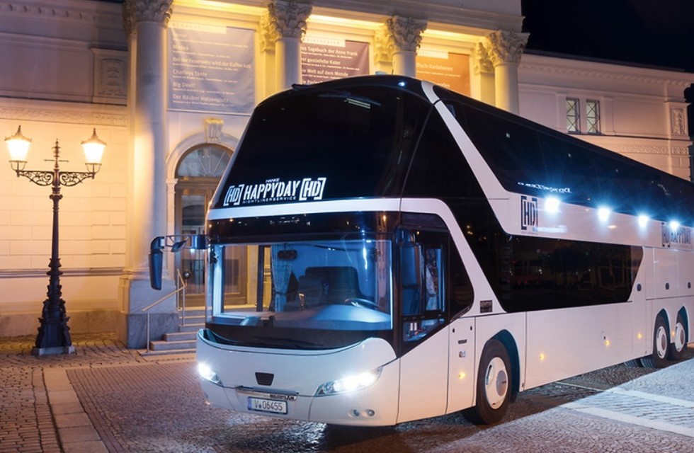 MAN Bus Modification Center (BMC) baut NEOPLAN Skyliner zum Tourneebus mit 20 Betten aus