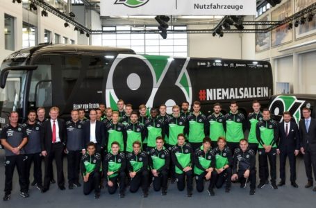 Vogtländer statten Mannschaftsbus für Hannover 96 aus