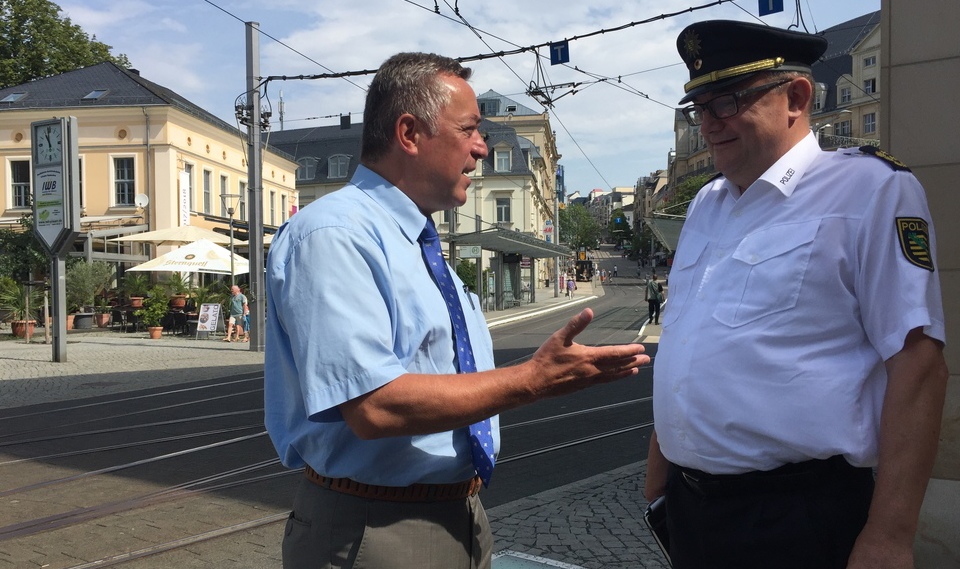 Oberbürgermeister Ralf Oberdorfer im Gespräch mit Polizeipräsident Conny Stiehl