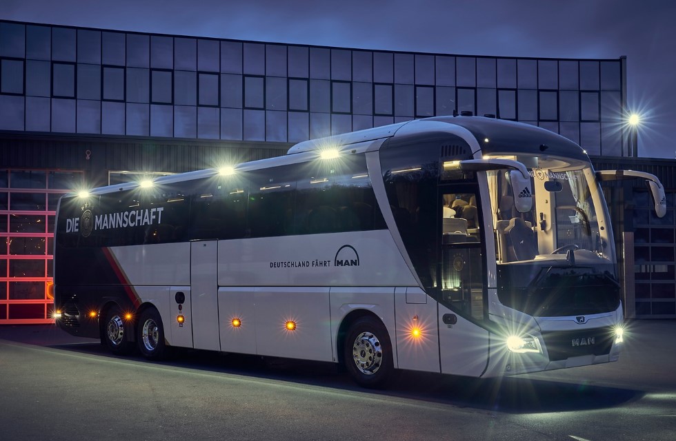 Plauen baut DFB Mannschaftsbus aus Foto MAN