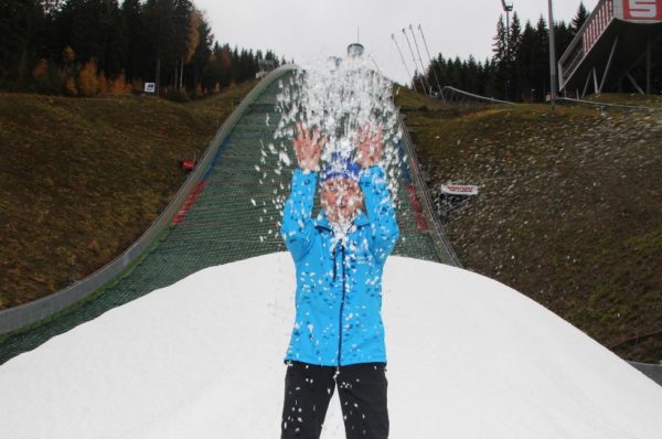 In der Vogtland-Arena fällt der Schnee