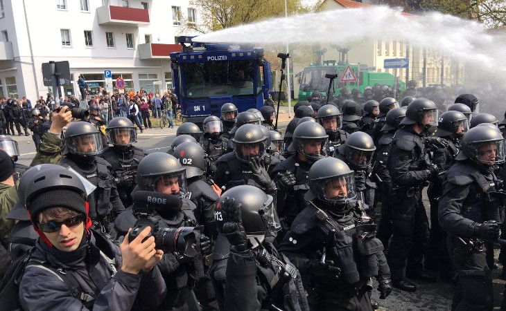 Demos in Plauen enden mit Randale und Verletzte 