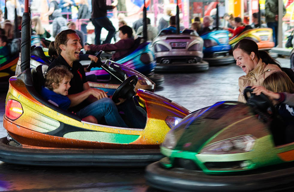 Sicher Autofahren mit Kindern: Darauf gilt es zu achten