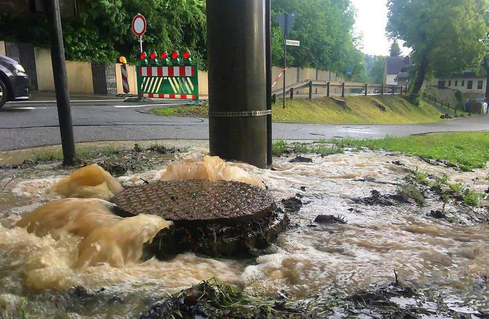 Plauen unter Starkregen: Land unter im Vogtland