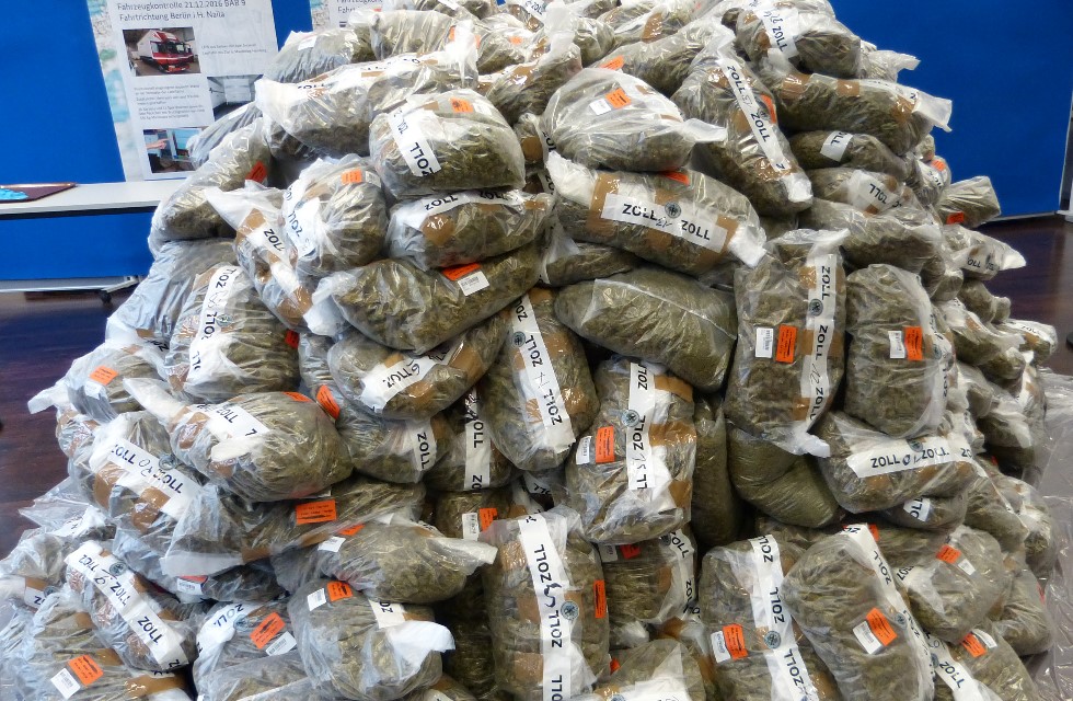 Zoll-Tonne-Fahndung-Drogen-Marihuana