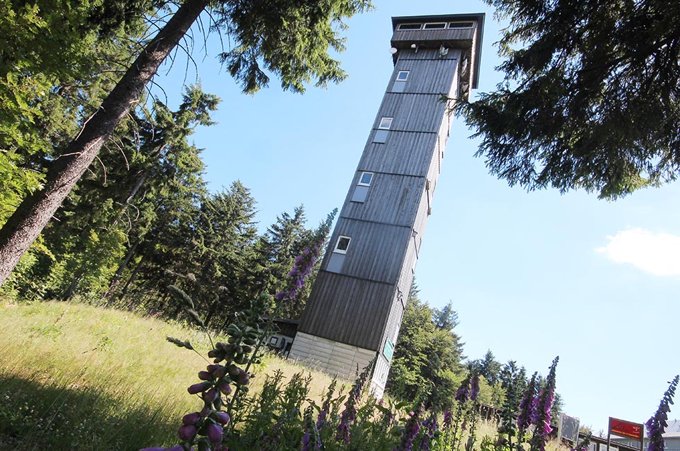 Aschberg-Turm-Klingenthal-Spitzenstadt-Vogtland-Aschbergturm-Schmiereien-Vandalen