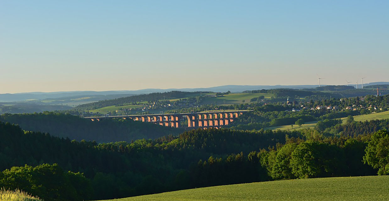 Vogtland-Viadukt-Landschaft-Göltzschtal