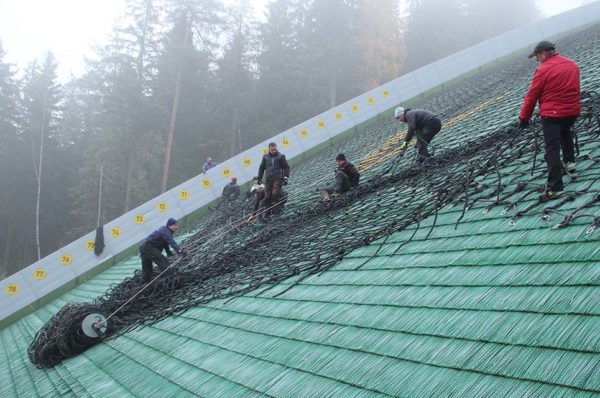 Vogtland Arena in Klingenthal für Skisprung Weltcup vorbereitet