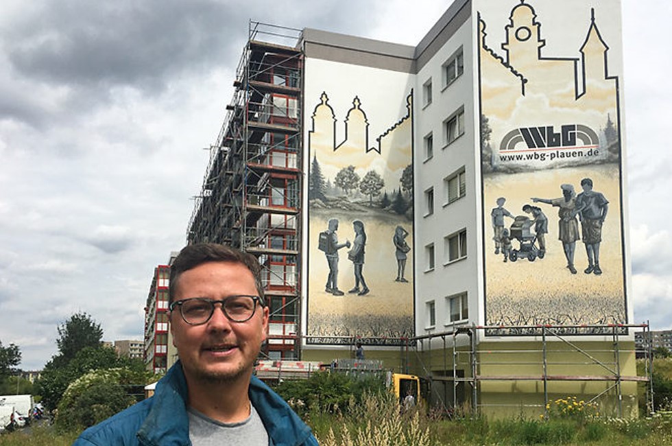 André Wolf verschönert Plattenbau