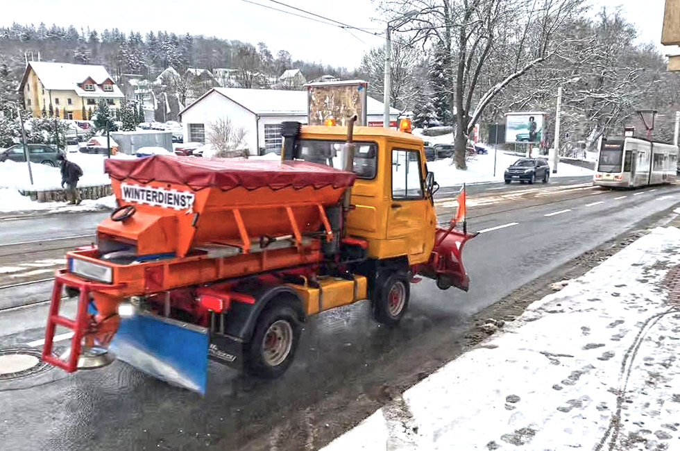 Winterdienst-Plauen-Streufahrzeug-Spitzenstadt-Schnee