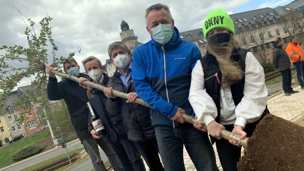 Im Bild von links: Rico Kusche (Initiative Plauen), Sternquell-Chef Jan Gerbeth, Steffen Krebs, Ralf Oberdorfer und Tochter Helena. Foto: Spitzenstadt.de