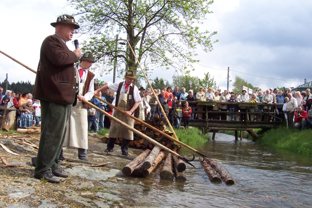 Flößerei als Immaterielles Kulturerbe der Menschheit vorgeschlagen. Foto: Vogtländischer Flößerverein Muldenberg 3