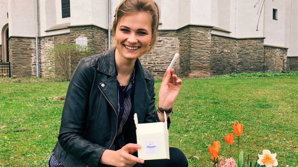 Christina Schmidt, Geschäftsstelle Plauen bei der Auslosung der Gewinner