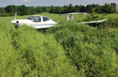 Flugzeug in Auerbach bei Landung verunglückt