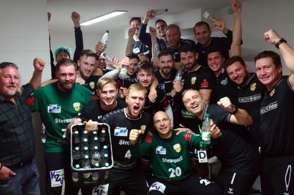 Handballer vom SV 04 Plauen-Oberlosa feiern Aufstieg