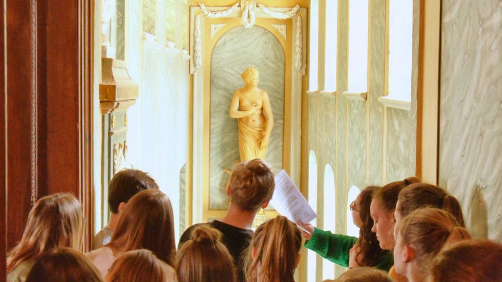 Schüler besuchen das Vogtlandmuseum in Plauen. Foto: Uwe Fischer