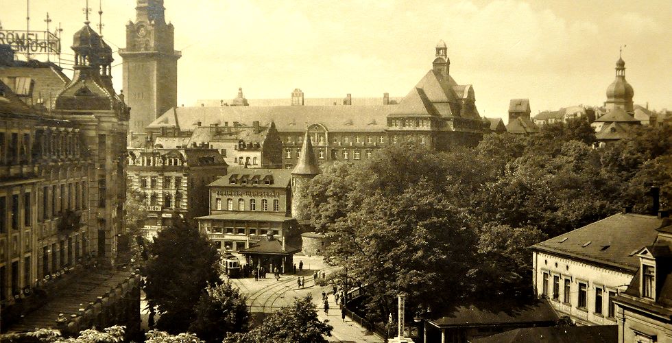 Das alte Plauen - Blick zum Rathaus mit Kaffeehaus Trömel