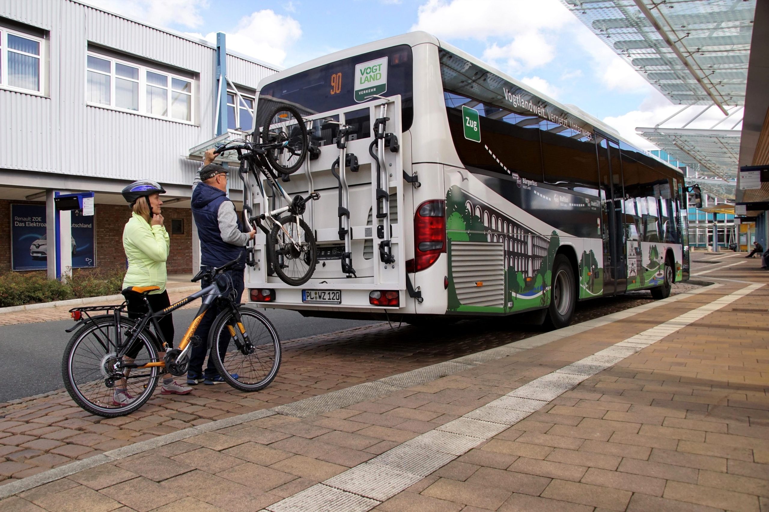 Verkehrsverbund digitalisiert Busbahnhof in Plauen