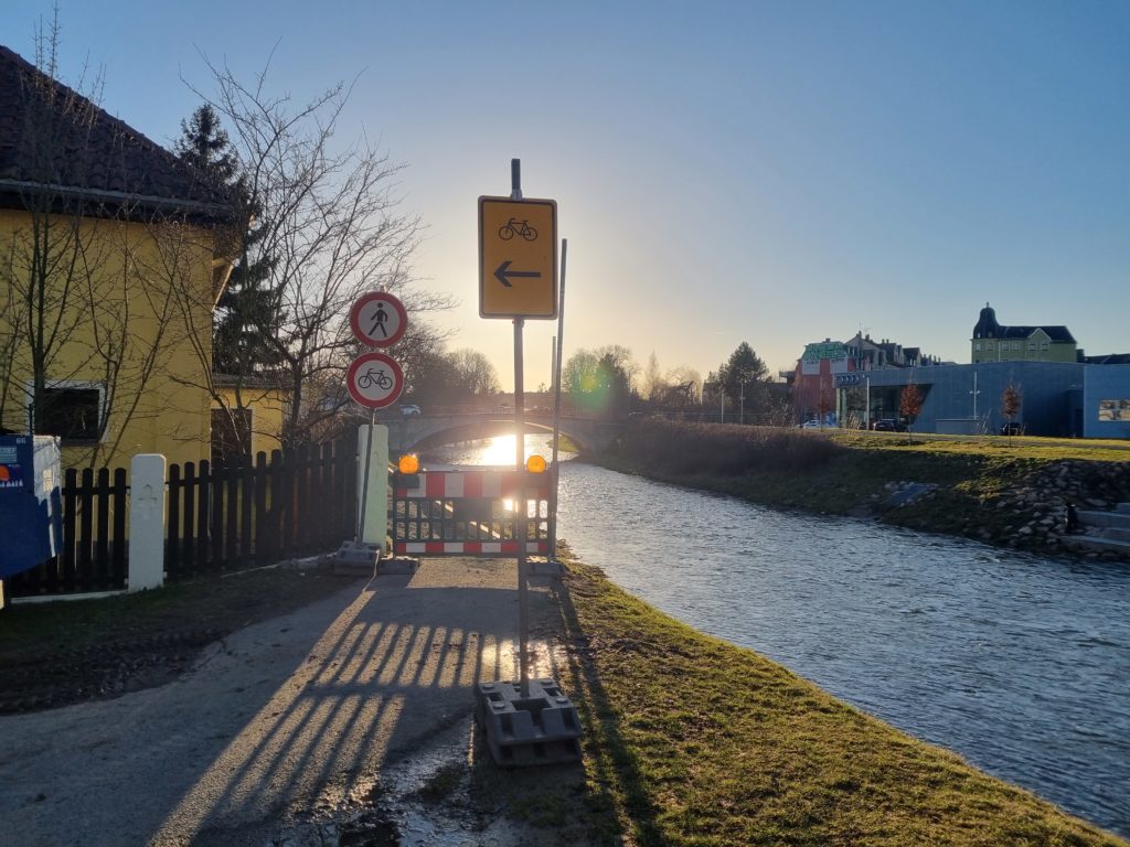 Gehwegbau an der Elster in Plauen