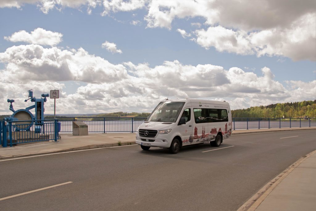 Mit der Linie 74 umsteigefrei von Plauen an die Talspeere Pöhl. Foto: Verkehrsverbund Vogtland