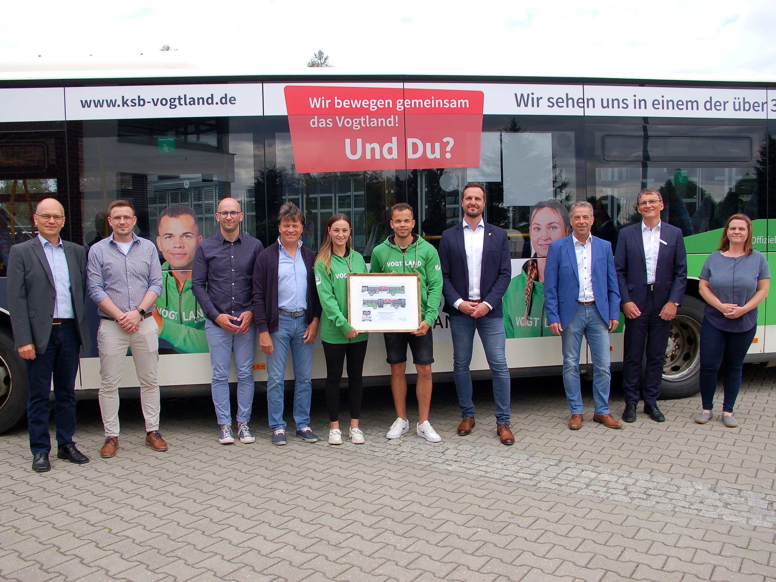Bus mit bekannten Gesichtern des Sports rollt durchs Vogtland