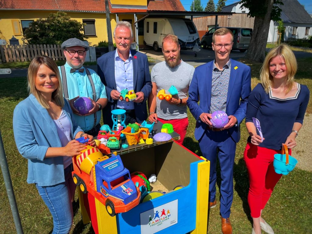 Sandspielzeugkisten für Plauens Spielplätze. Foto: Dachverband Stadtmarketing Plauen e.V.