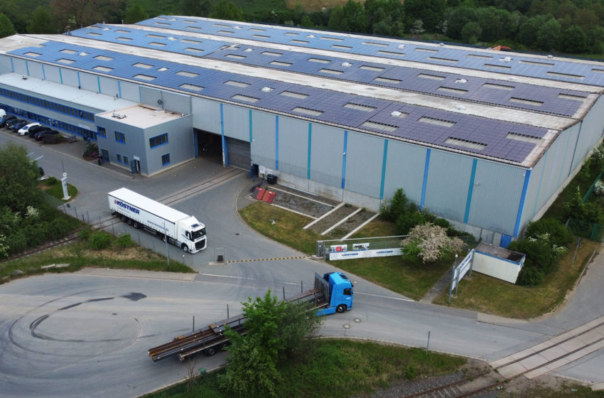 Auf rund 30.000 Quadratmetern wird im Köstner Stahlzentrum in Plauen mit Stahl gehandelt, Rohware angeliefert und Fertigteile abtransportiert. Foto: Richard Köstner AG