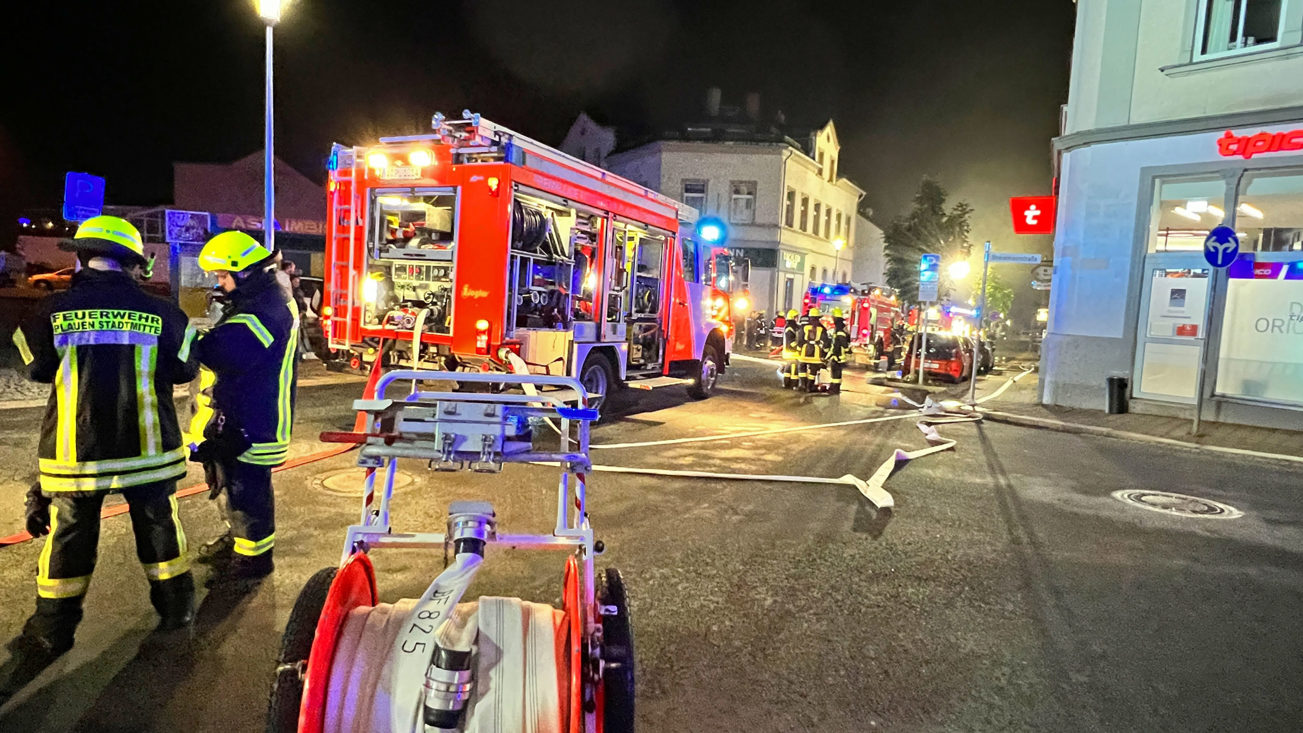 Dachbrand: Feuerwehr-Großeinsatz in Plauen