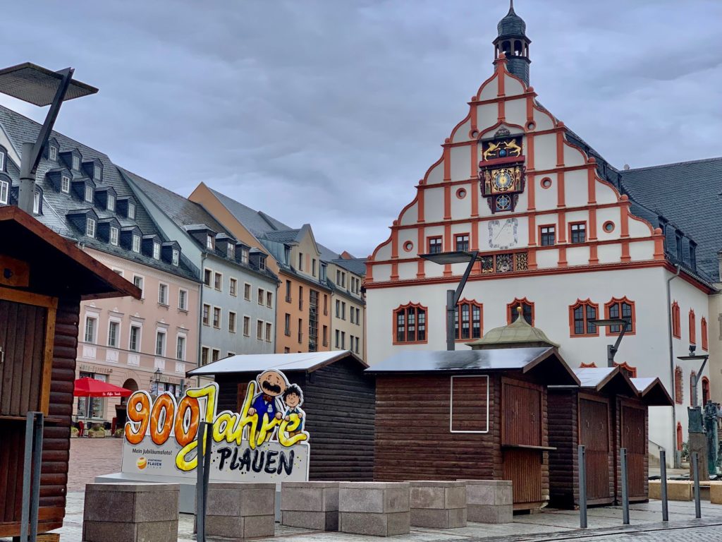 Weihnachtsmarkt wird aufegbaut in Plauen