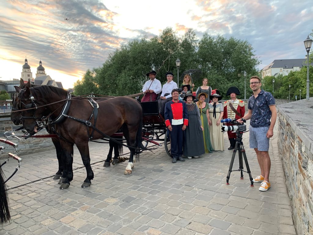 Dreh mit Pferdegespann und Napoleon Darstellern auf der Alten Elsterbrücke im Stadtzentrum von Plauen.