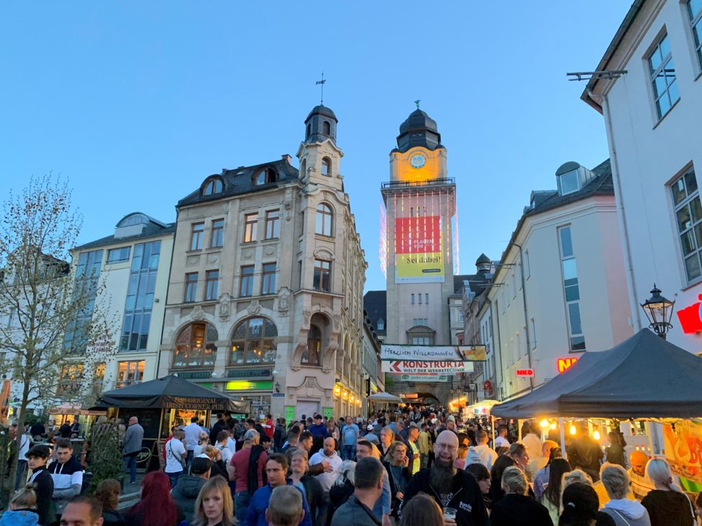 LED-Beleuchtung am Rathausturm in Plauen. Foto: Spitzenstadt.de