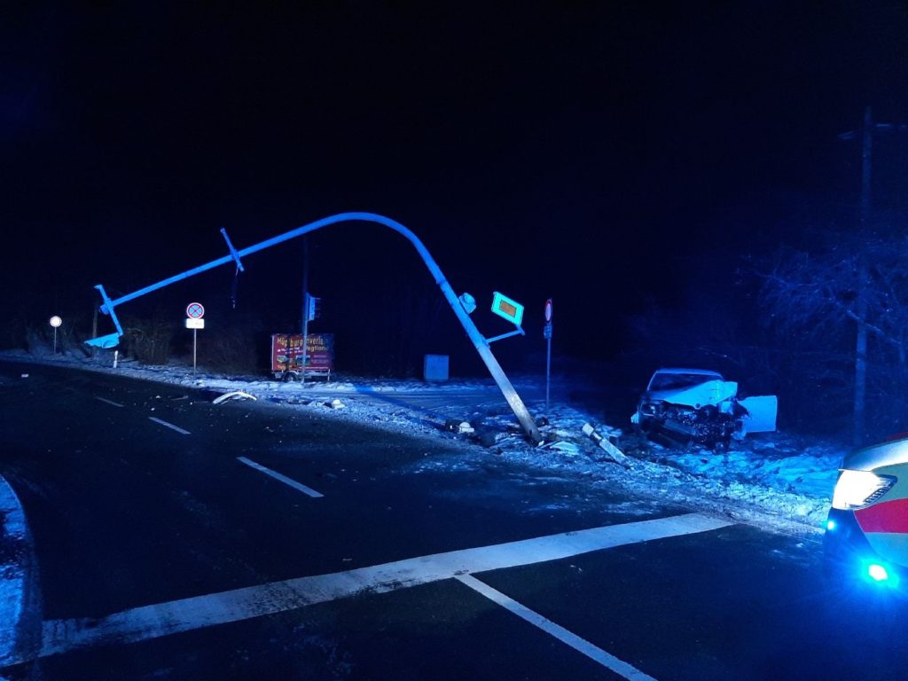 Polizei-Report Plauen-Vogtland: Betrunken Unfall in Weischlitz gebaut. Foto: Polizei