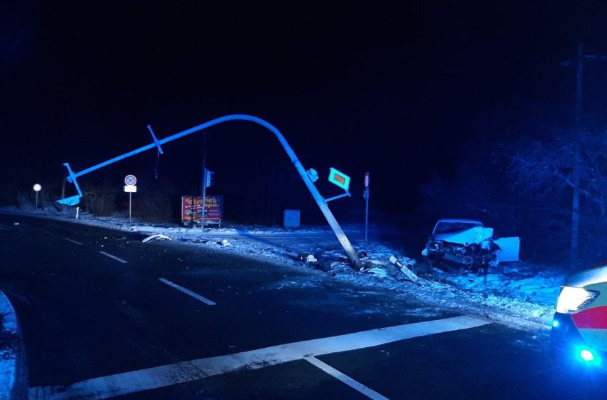 Polizei-Report Plauen-Vogtland: Betrunken Unfall in Weischlitz gebaut. Foto: Polizei