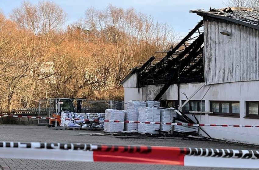 Baumarkt brennt in Plauen ab. Foto: S. Höfer