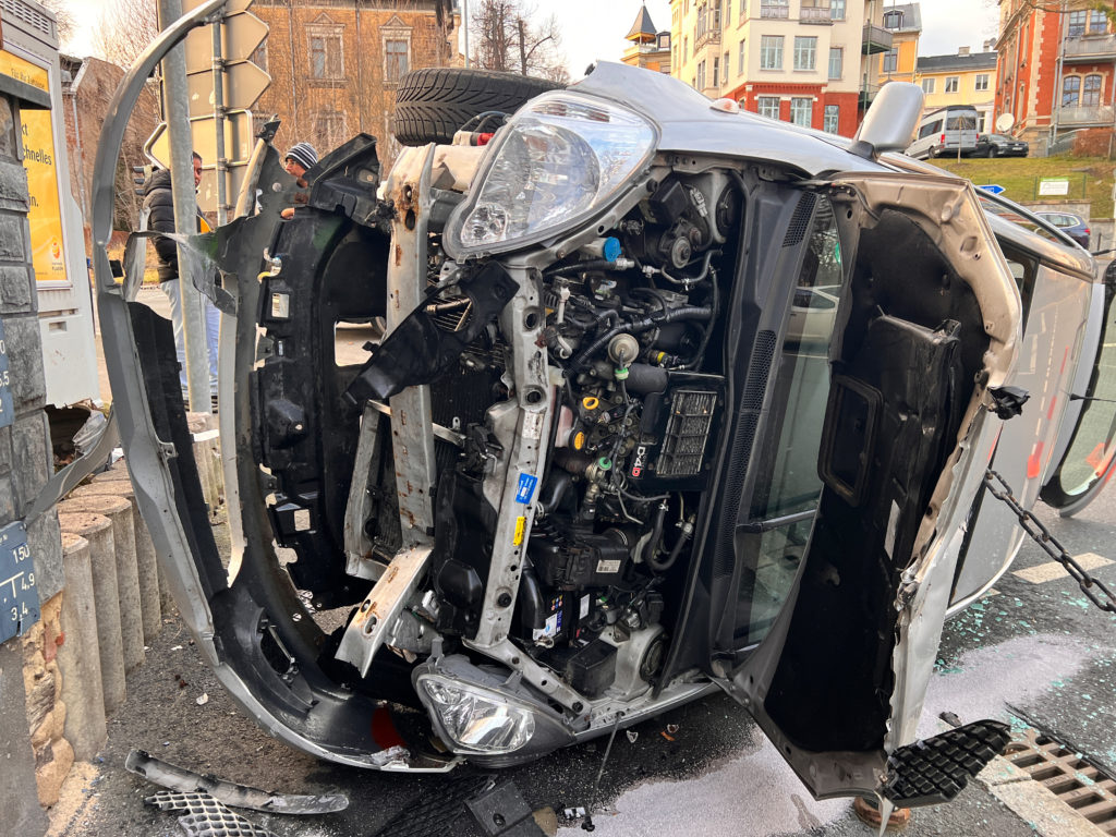 Schwerer Verkehrsunfall in Plauen. Foto: S. Höfer