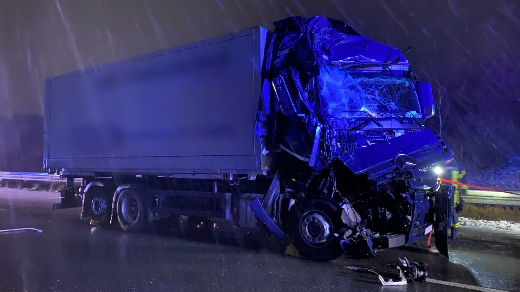 Verkehrsunfall zwischen zwei Lkw auf A 72. Foto: Polizei