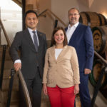Generalkonsul Ken Toko, Bundestagsvizepräsidentin und MdB Yvonne Magwas sowie Plauens Oberbürgermeister Steffen Zenner (v.l.n.r.) (C) Stadt Plauen | Igor Pastierovič