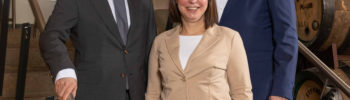Generalkonsul Ken Toko, Bundestagsvizepräsidentin und MdB Yvonne Magwas sowie Plauens Oberbürgermeister Steffen Zenner (v.l.n.r.) (C) Stadt Plauen | Igor Pastierovič