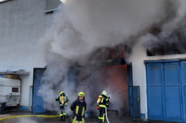 Polizei-Report Plauen-Vogtland: Brand einer Lagerhalle in Limbach