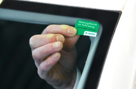 Rettungskarte im Auto hilft Helfern