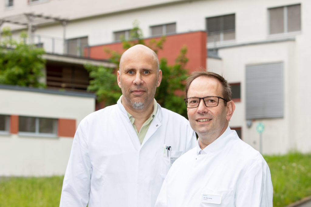 Ärztlicher Direktor PD. Dr. med. Jens Weise und Chefarzt Dr. med. Felix Hillig. Foto: Helios – Ellen Liebner