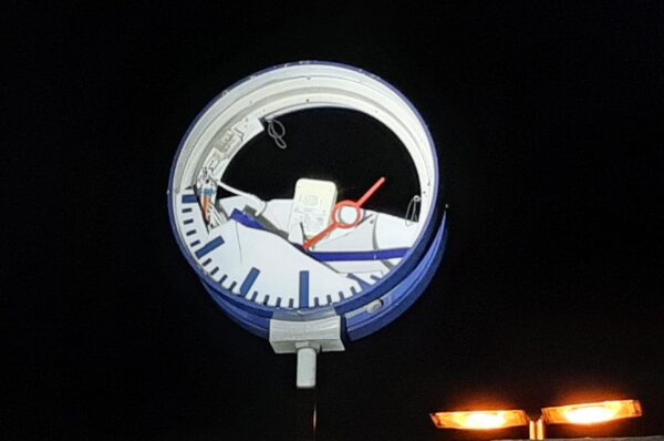 Unbekannte zerstören Bahnhofsuhr in Mehltheuer