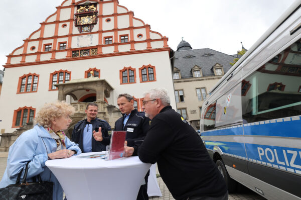 Polizeieinsatz in Plauen: Trickbetrügern und Einbrechern vorbeugen