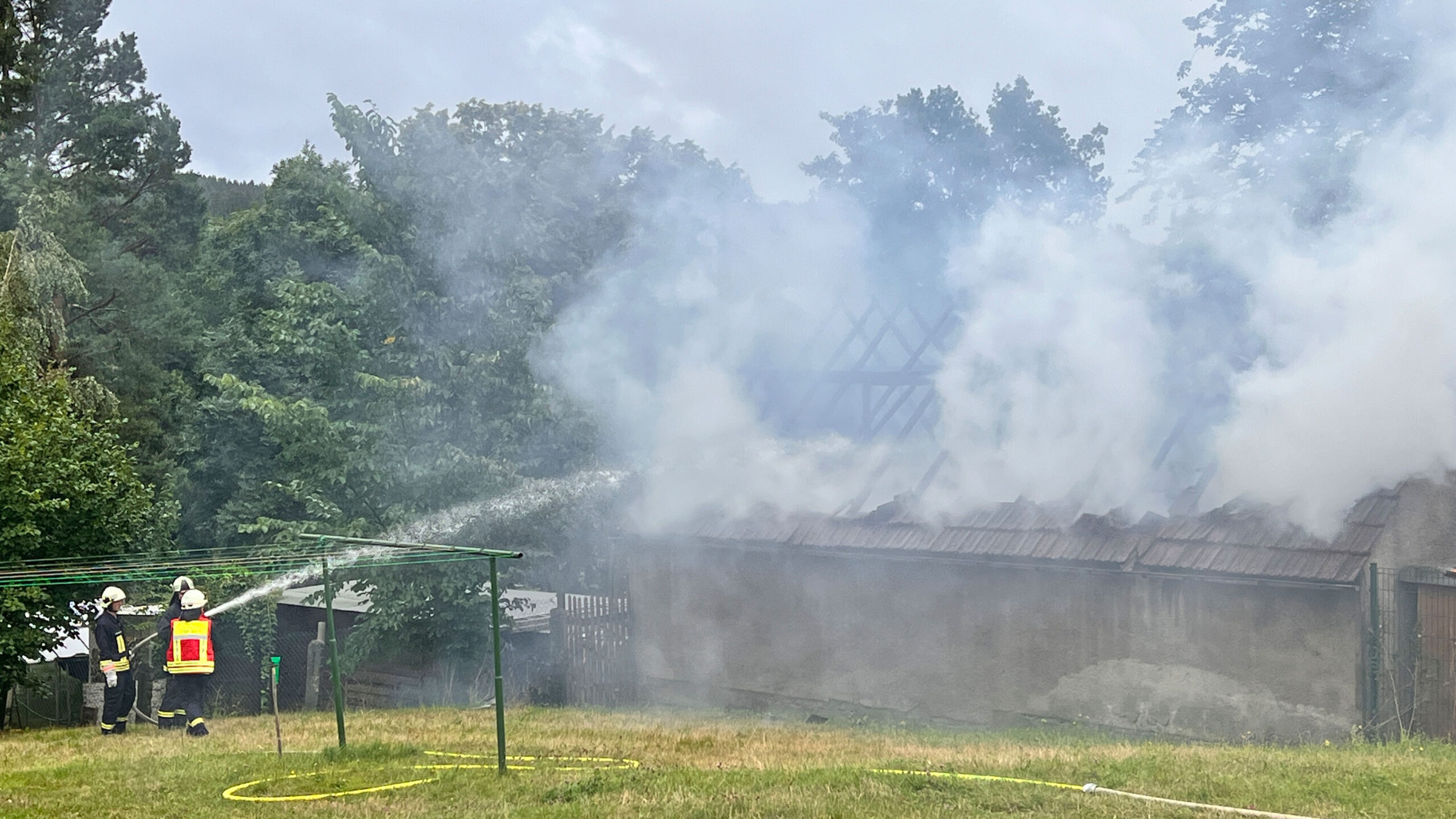 Feuer in Mechelgrün: Dachstuhl in Flammen